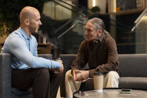 einheimische-menschen-das-moderne-leben-integriert Einheimische Menschen Das Moderne Leben Integriert 300x200